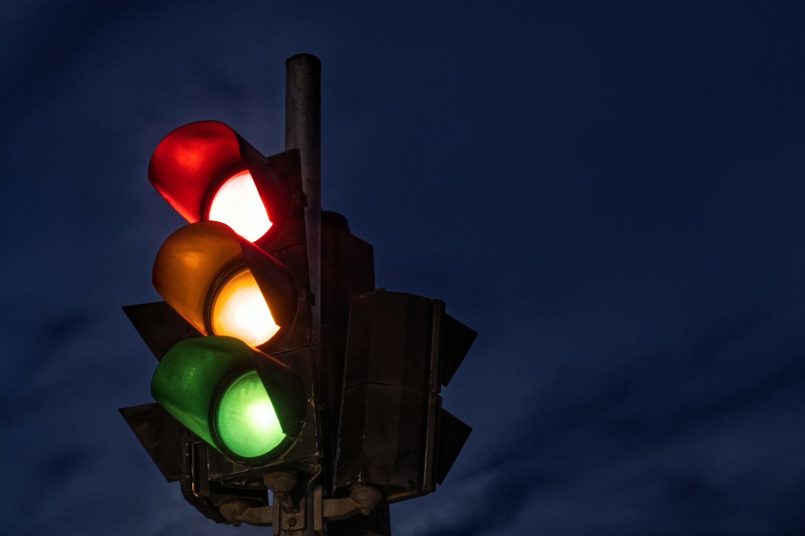 black traffic light turned on during night time